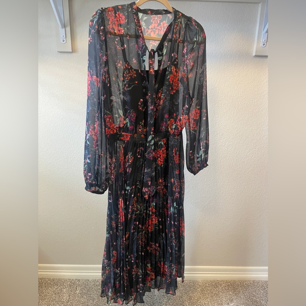 Bcbg long sleeved pleated floral dress size M